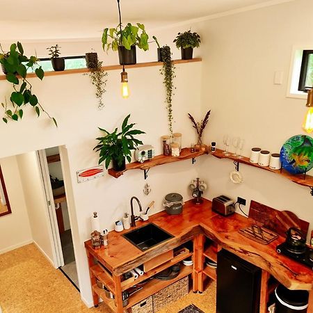 Adventurer'S Chest - Pohutukawa Hotel Hotwater Beach Bagian luar foto